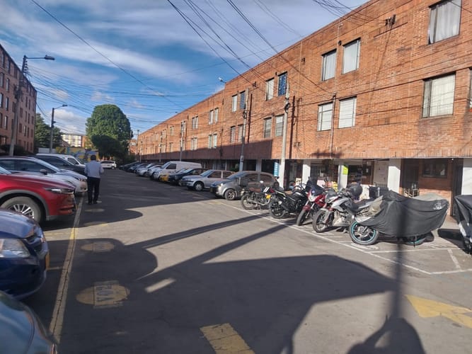 Apartamento de 3 alcobas en venta en Almendros, Bogotá, 50 m² · foto 18 de 19
