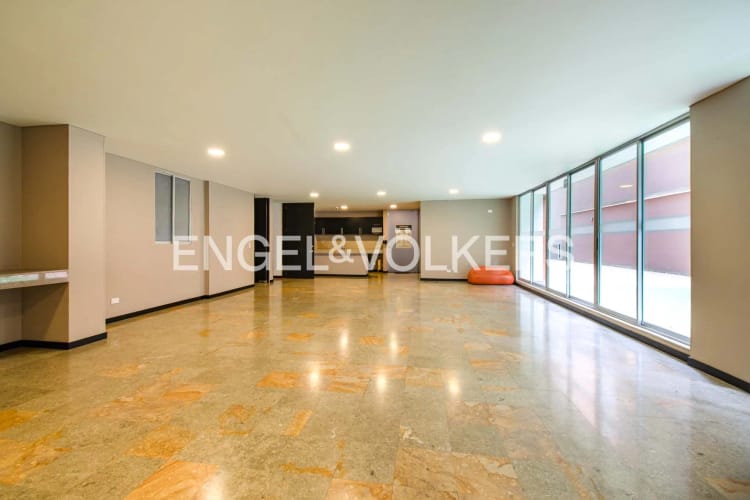 Apartamento de 3 alcobas en venta en Los Rosales, Bogotá, 193 m² · foto 16 de 18