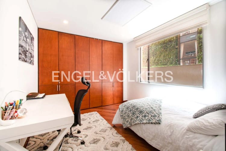 Apartamento de 3 alcobas en venta en Los Rosales, Bogotá, 193 m² · foto 11 de 18