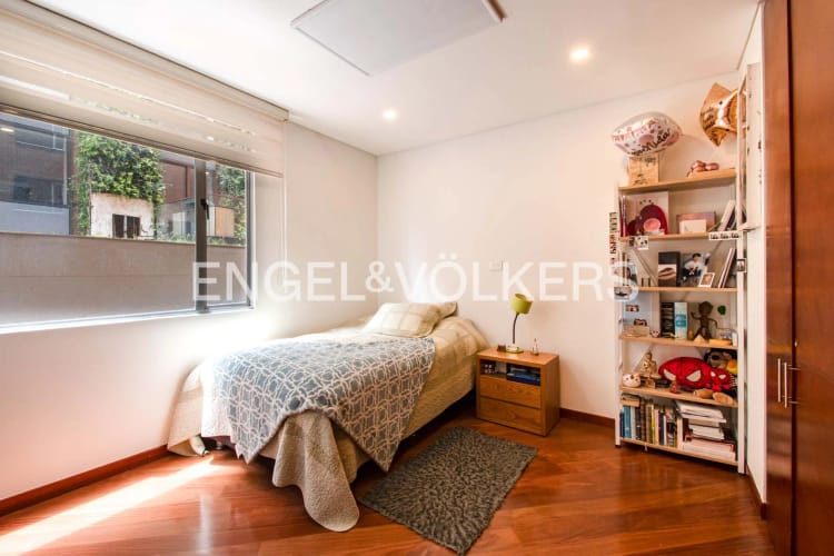 Apartamento de 3 alcobas en venta en Los Rosales, Bogotá, 193 m² · foto 9 de 18