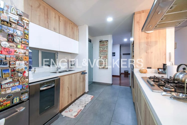 Apartamento de 3 alcobas en venta en Los Rosales, Bogotá, 193 m² · foto 6 de 18