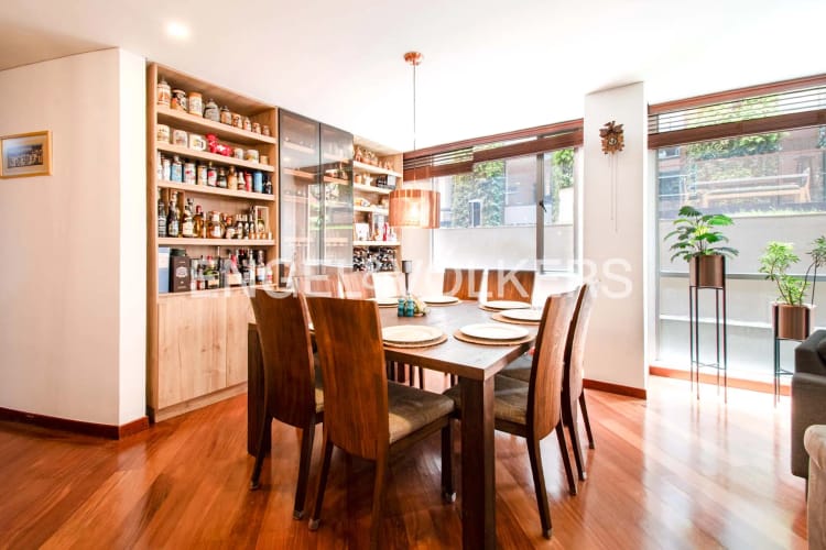 Apartamento de 3 alcobas en venta en Los Rosales, Bogotá, 193 m² · foto 3 de 18