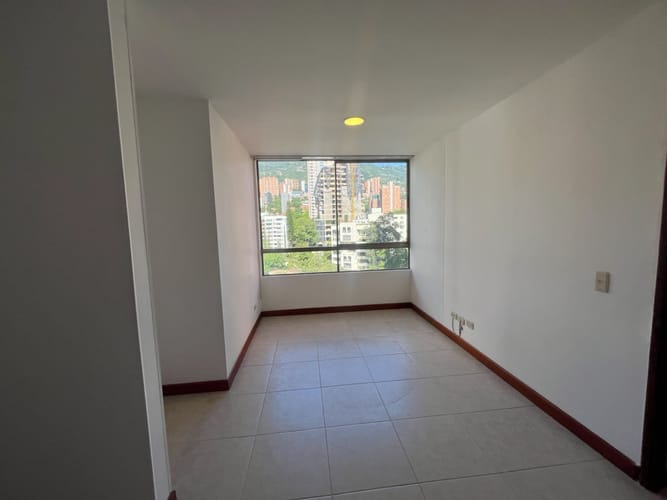 Apartamento de 3 alcobas en venta en La Florida, Medellín, 130 m² · foto 5 de 11