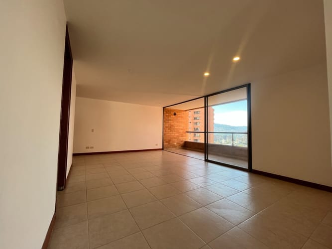 Apartamento de 3 alcobas en venta en La Florida, Medellín, 130 m² · foto 9 de 11