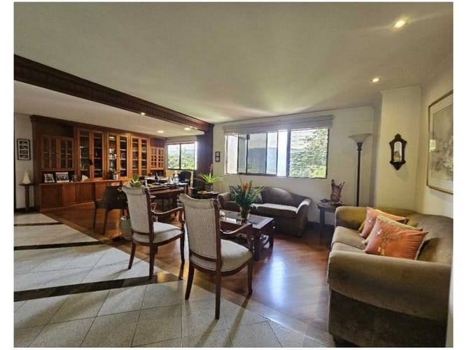 Apartamento de 3 alcobas en venta en Castropol, Medellín, 159 m² · foto 2 de 12