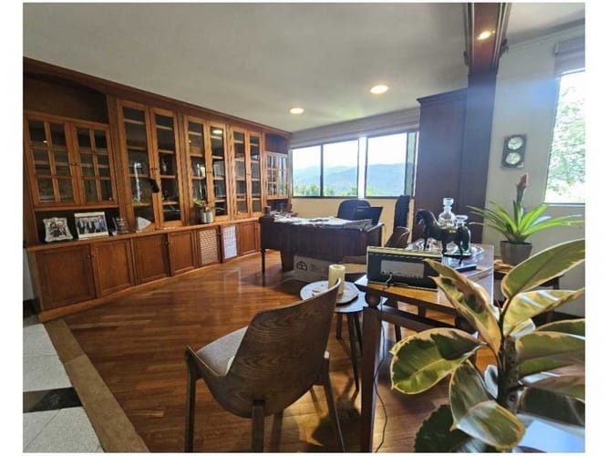 Apartamento de 3 alcobas en venta en Castropol, Medellín, 159 m² · foto 3 de 12
