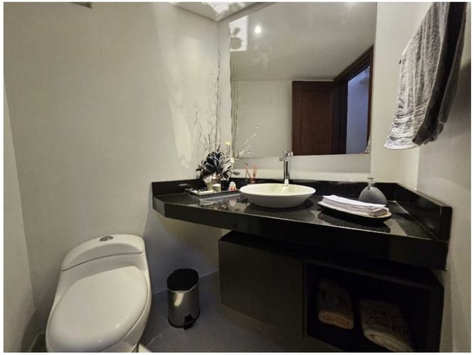 Apartamento de 3 alcobas en venta en Castropol, Medellín, 159 m² · foto 8 de 12
