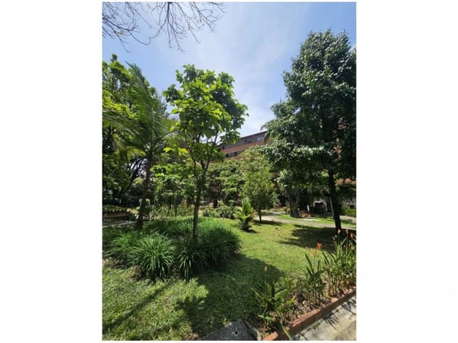 Apartamento de 3 alcobas en venta en Castropol, Medellín, 159 m² · foto 12 de 12
