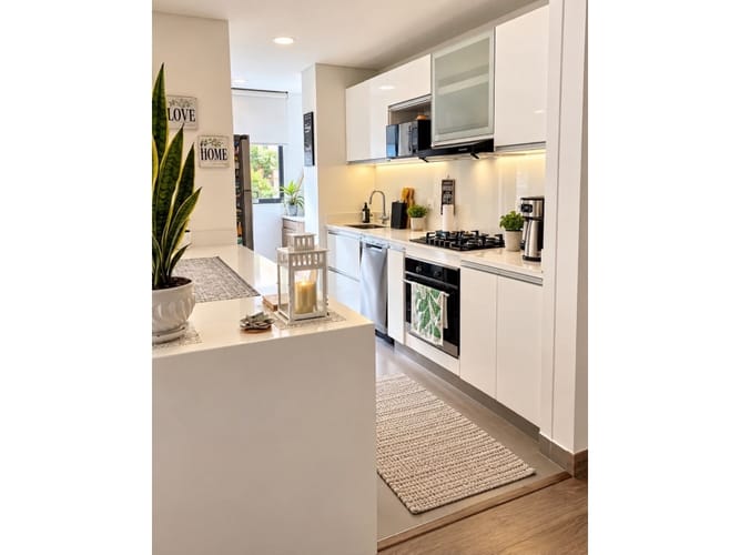 Apartamento de 2 alcobas en venta en Colina Campestre, Bogotá, 91 m² · foto 2 de 9
