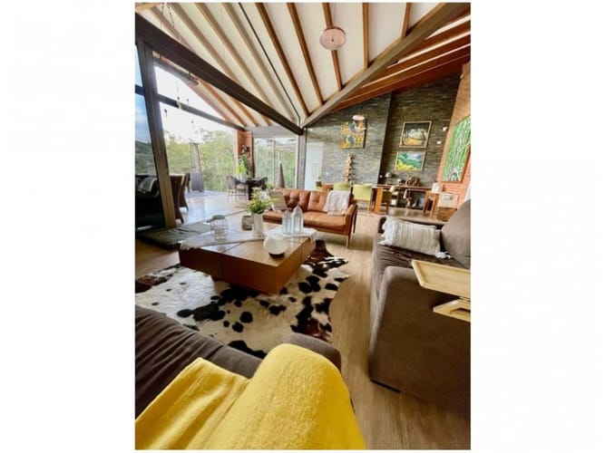 Casa de 4 alcobas en venta en Loma Del Escobero, Envigado, 515 m² · foto 2 de 18