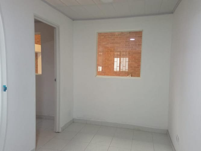 Bodega en arriendo en Cartagenita, Mosquera, 112 m² · foto 2 de 10