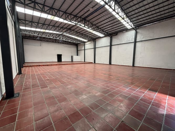 Bodega en arriendo en Centro, Bucaramanga, 480 m² · foto 2 de 7