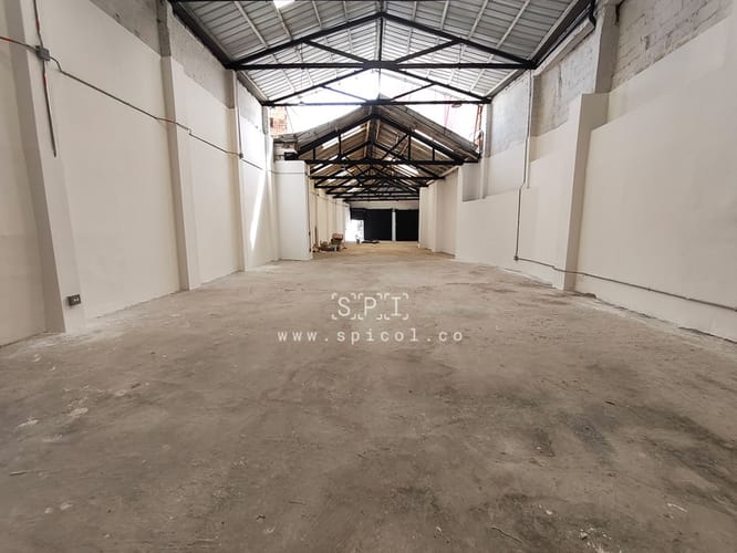 Bodega en arriendo en Boston, Medellín, 360 m² · foto 8 de 10