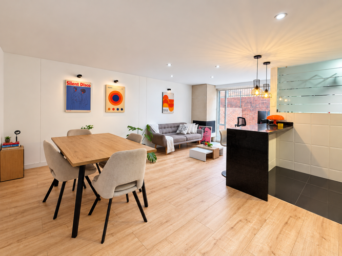 Apartamento de 2 alcobas en arriendo en Santa Barbara Central, Bogotá, 95 m² · foto 2 de 16