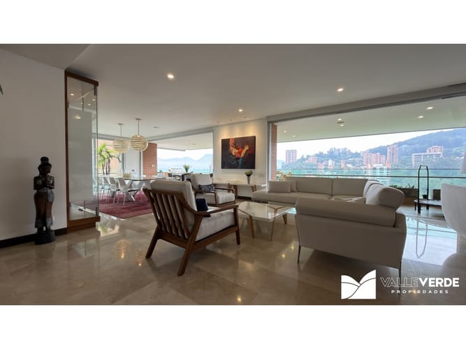 Apartamento de 3 alcobas en venta en Las Lomas, Medellín, 406 m² · foto 2 de 24