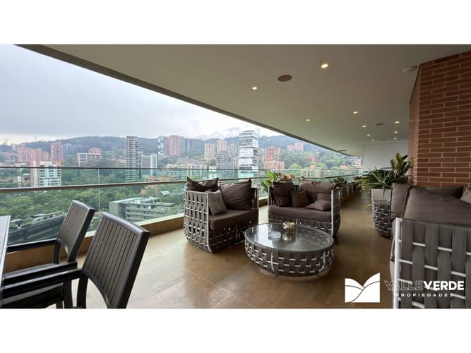Apartamento de 3 alcobas en venta en Las Lomas, Medellín, 406 m² · foto 12 de 24