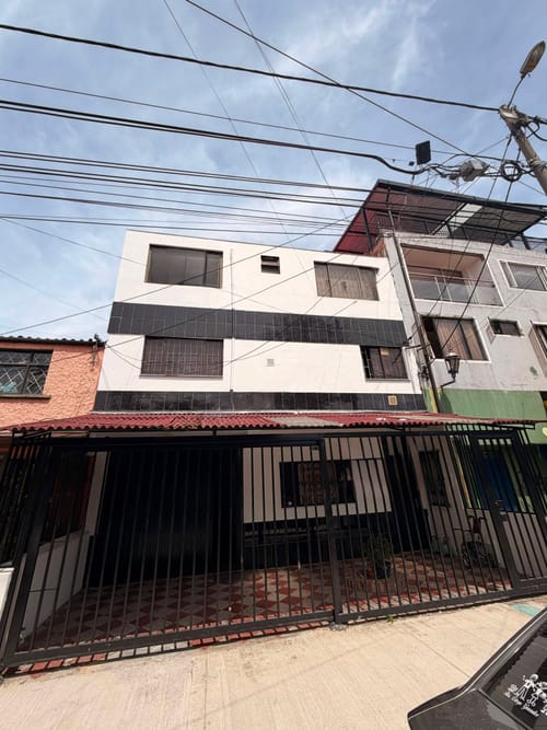 Casa de 4 alcobas en arriendo en San Cipriano, Bogotá, 548 m² · foto 3 de 22