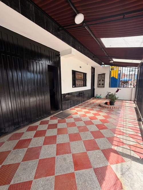 Casa de 4 alcobas en arriendo en San Cipriano, Bogotá, 548 m² · foto 15 de 22