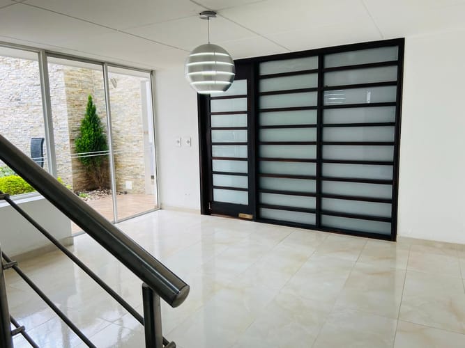 Casa de 4 alcobas en venta en Alhambra, Bogotá, 300 m² · foto 3 de 14