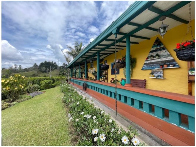 Finca en venta en Santa Elena, Medellín, 200 m² · foto 3 de 18