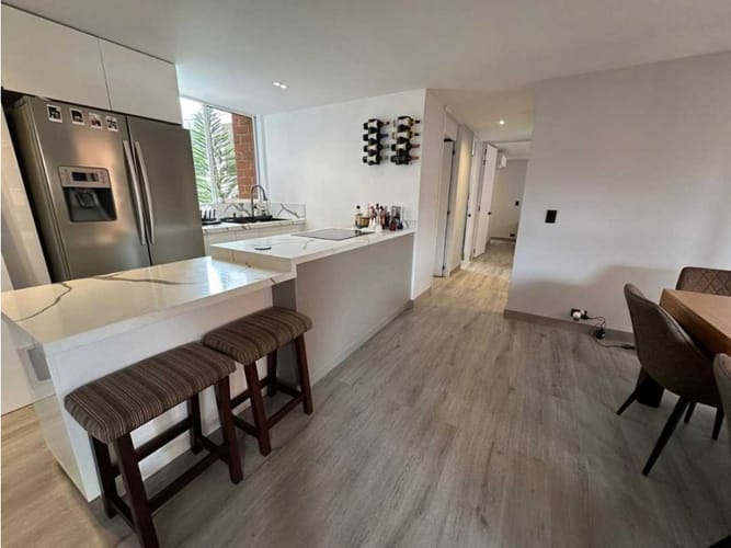 Apartamento de 3 alcobas en venta en La Tomatera, Medellín, 130 m² · foto 3 de 12