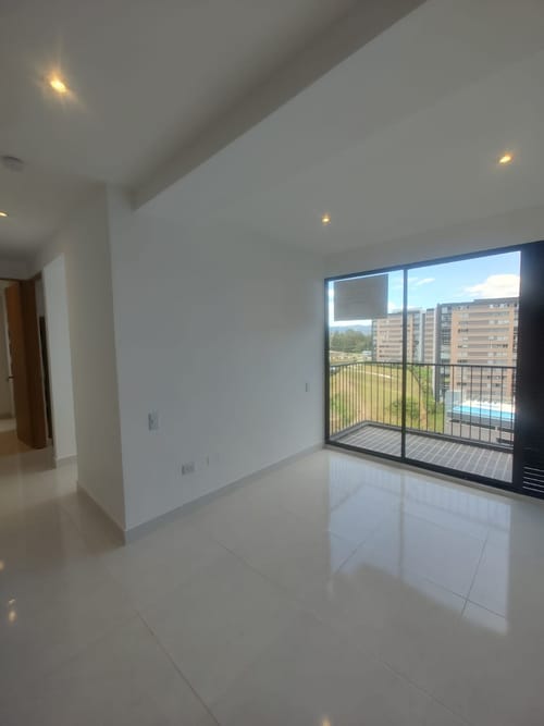 Apartamento de 3 alcobas en venta en El Porvenir, Rionegro, 54 m² · foto 2 de 11