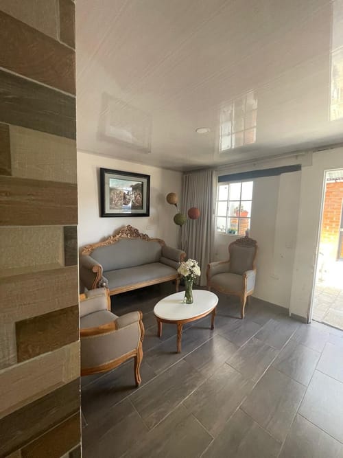 Casa de 5 alcobas en venta en La Ceja, 380 m² · foto 2 de 8