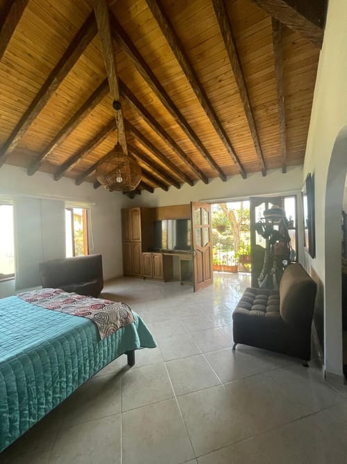 Casa de 5 alcobas en venta en La Ceja, 380 m² · foto 3 de 8