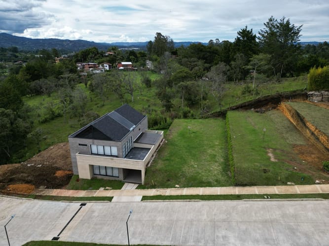 Lote en venta en Cabeceras De Llanogrande, Rionegro, 296 m² · foto 2 de 8