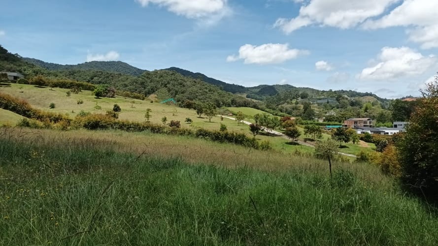 Lote en venta en La Ceja, 1284 m² · foto 2 de 7