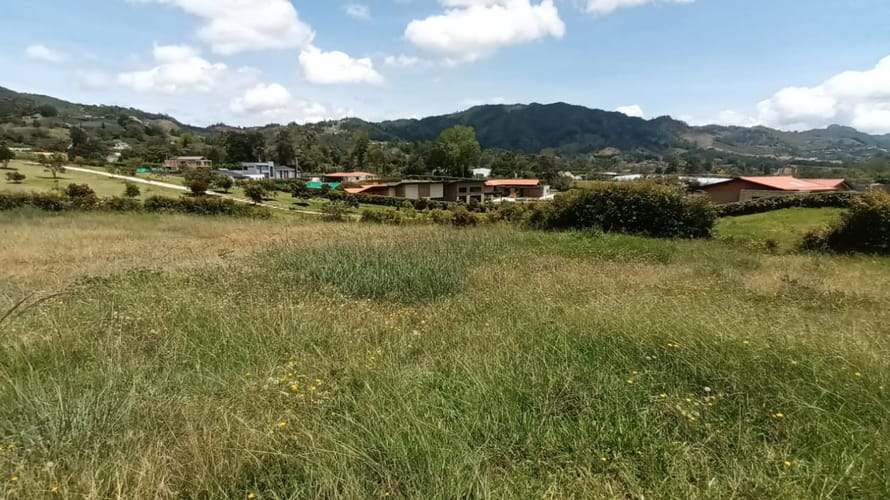 Lote en venta en La Ceja, 1284 m² · foto 6 de 7
