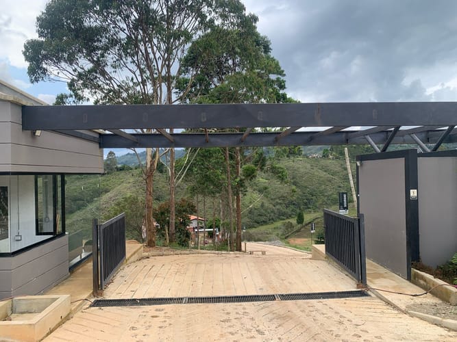 Lote en venta en Guarne, 1873 m² · foto 2 de 19