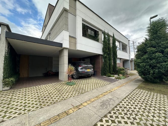 Casa de 4 alcobas en venta en El Porvenir, Rionegro, 300 m² · foto 2 de 20