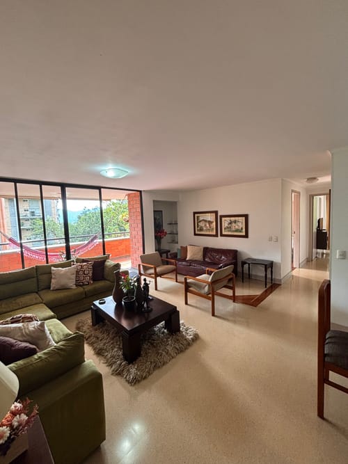 Apartamento de 2 alcobas en venta en Las Lomas, Medellín, 147 m² · foto 3 de 23