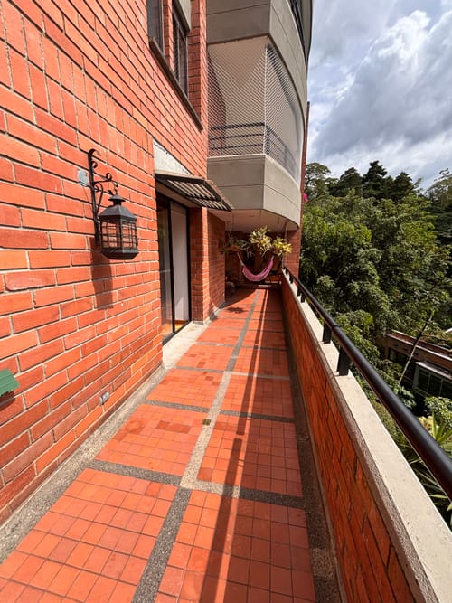 Apartamento de 2 alcobas en venta en Las Lomas, Medellín, 147 m² · foto 5 de 23