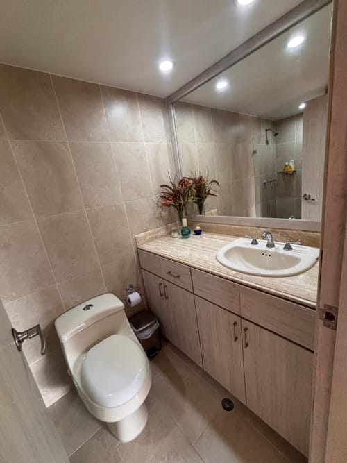 Apartamento de 2 alcobas en venta en Las Lomas, Medellín, 147 m² · foto 7 de 23