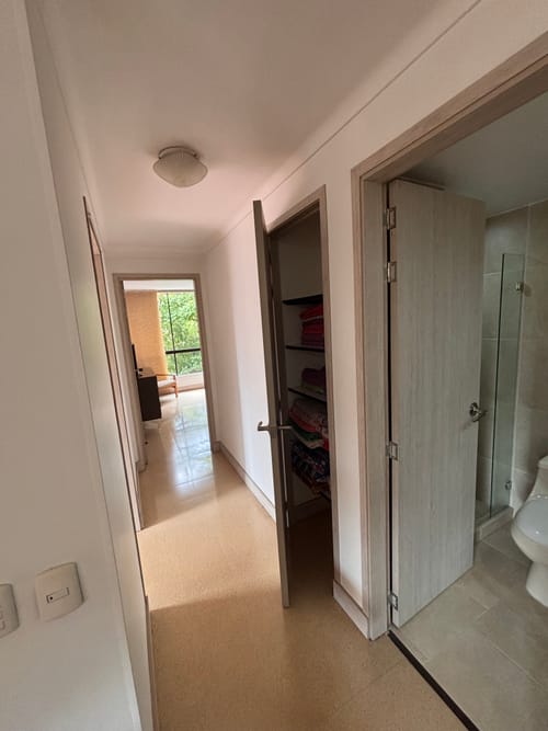 Apartamento de 2 alcobas en venta en Las Lomas, Medellín, 147 m² · foto 8 de 23