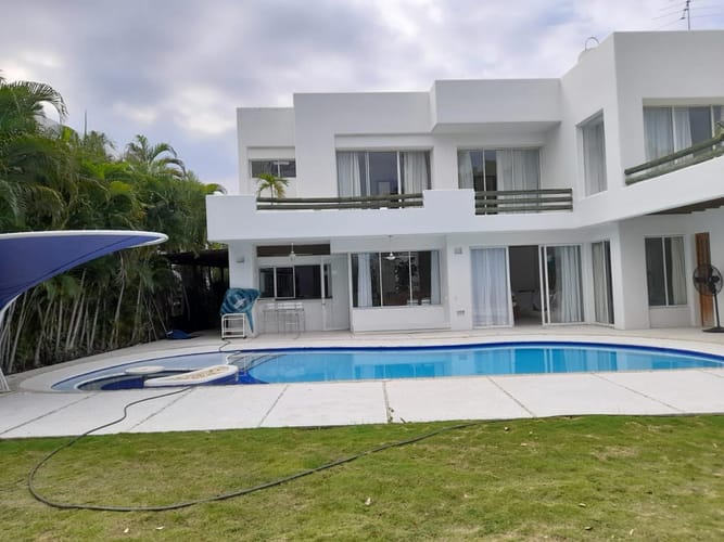 Casa de 5 alcobas en venta en Girardot, Girardot, 610 m² · foto 2 de 17
