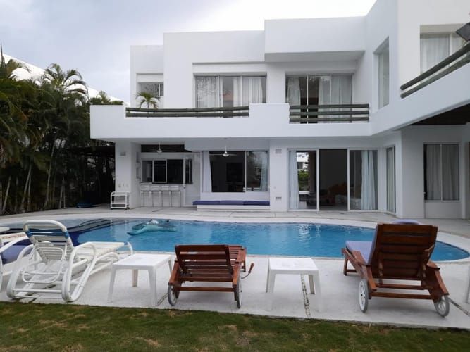 Casa de 5 alcobas en venta en Girardot, Girardot, 610 m² · foto 3 de 17