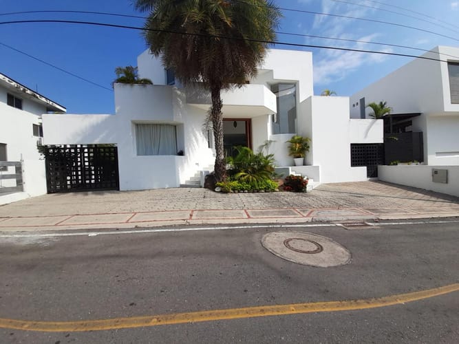 Casa de 5 alcobas en venta en Girardot, Girardot, 610 m² · foto 5 de 17