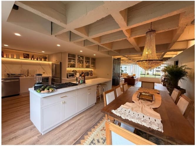 Apartamento de 3 alcobas en venta en Loma Del Campestre, Medellín, 208 m² · foto 3 de 21