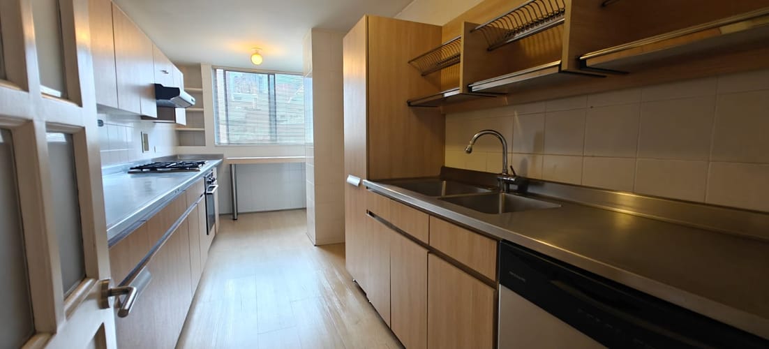 Apartamento de 3 alcobas en arriendo en Patio Bonito, Medellín, 208 m² · foto 2 de 18