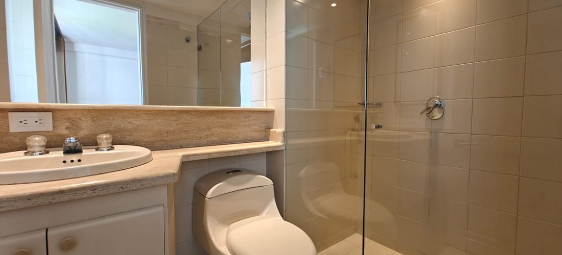 Apartamento de 3 alcobas en arriendo en Patio Bonito, Medellín, 208 m² · foto 15 de 18