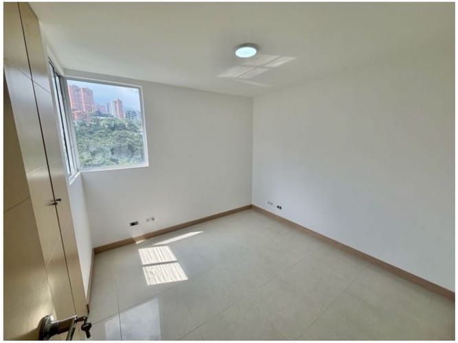Apartamento de 3 alcobas en venta en Alto De La Virgen, Medellín, 98 m² · foto 8 de 13