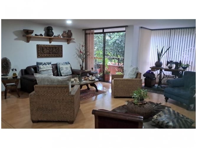 Apartamento de 3 alcobas en venta en Loma Del Campestre, Medellín, 168 m² · foto 2 de 20