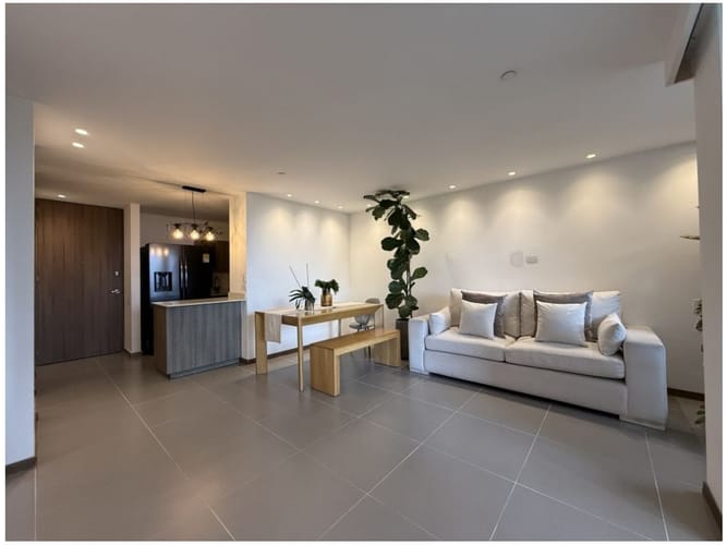 Apartaestudio en venta en Loma De Las Brujas, Envigado, 64 m² · foto 2 de 18