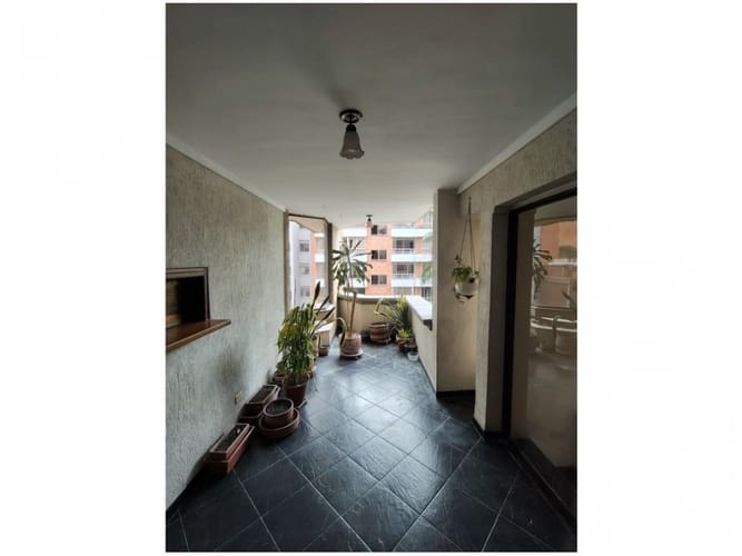 Apartamento de 4 alcobas en venta en Laureles, Medellín, 210 m² · foto 2 de 15