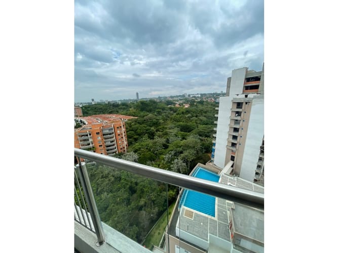 Apartamento de 3 alcobas en arriendo en Ciudad Jardin, Cali, 145 m² · foto 1 de 18