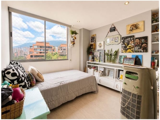 Apartamento de 3 alcobas en venta en Loma De Las Brujas, Envigado, 150 m² · foto 3 de 21
