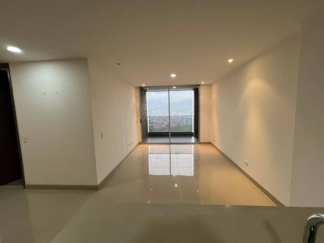 Apartamento de 2 alcobas en arriendo en El Poblado, Envigado, 91 m² · foto 4 de 24
